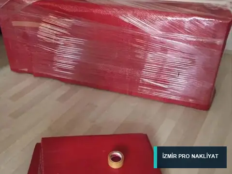 İzmir Pro Nakliyat · Streçle korunan mobilya · detay