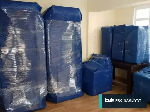 İzmir Pro Nakliyat · Mavi koruyucu kılıflı eşyalar · detay
