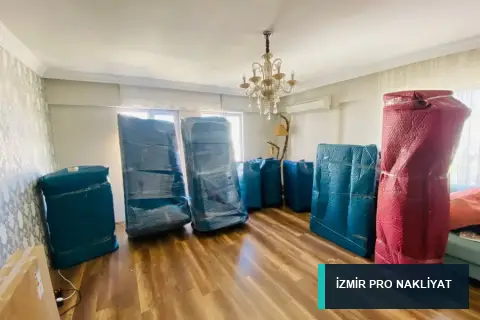 İzmir Pro Nakliyat · Ev içinde paketlenmiş mobilyalar