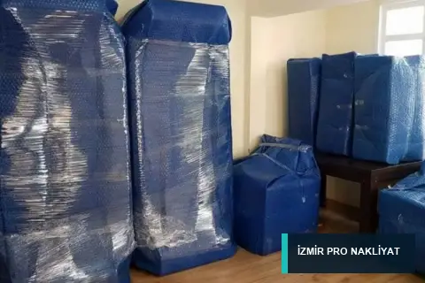 İzmir Pro Nakliyat · Mavi koruyucu kılıflı eşyalar